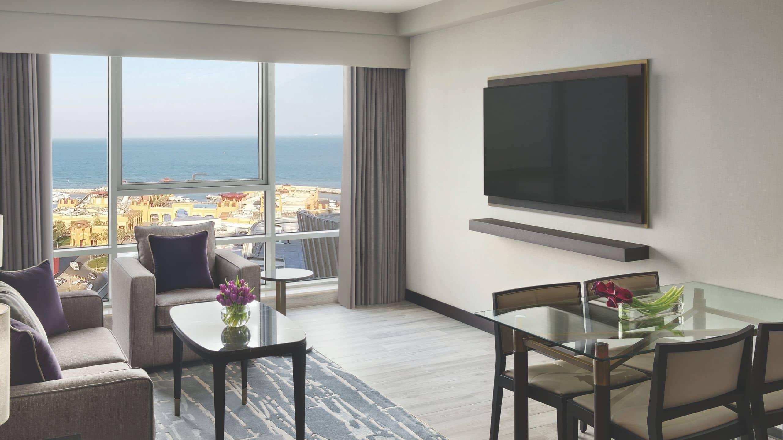 Hyatt Regency Al Kout Mall Kuwait City Exterior foto A living room at the Ritz-Carlton, San Francisco