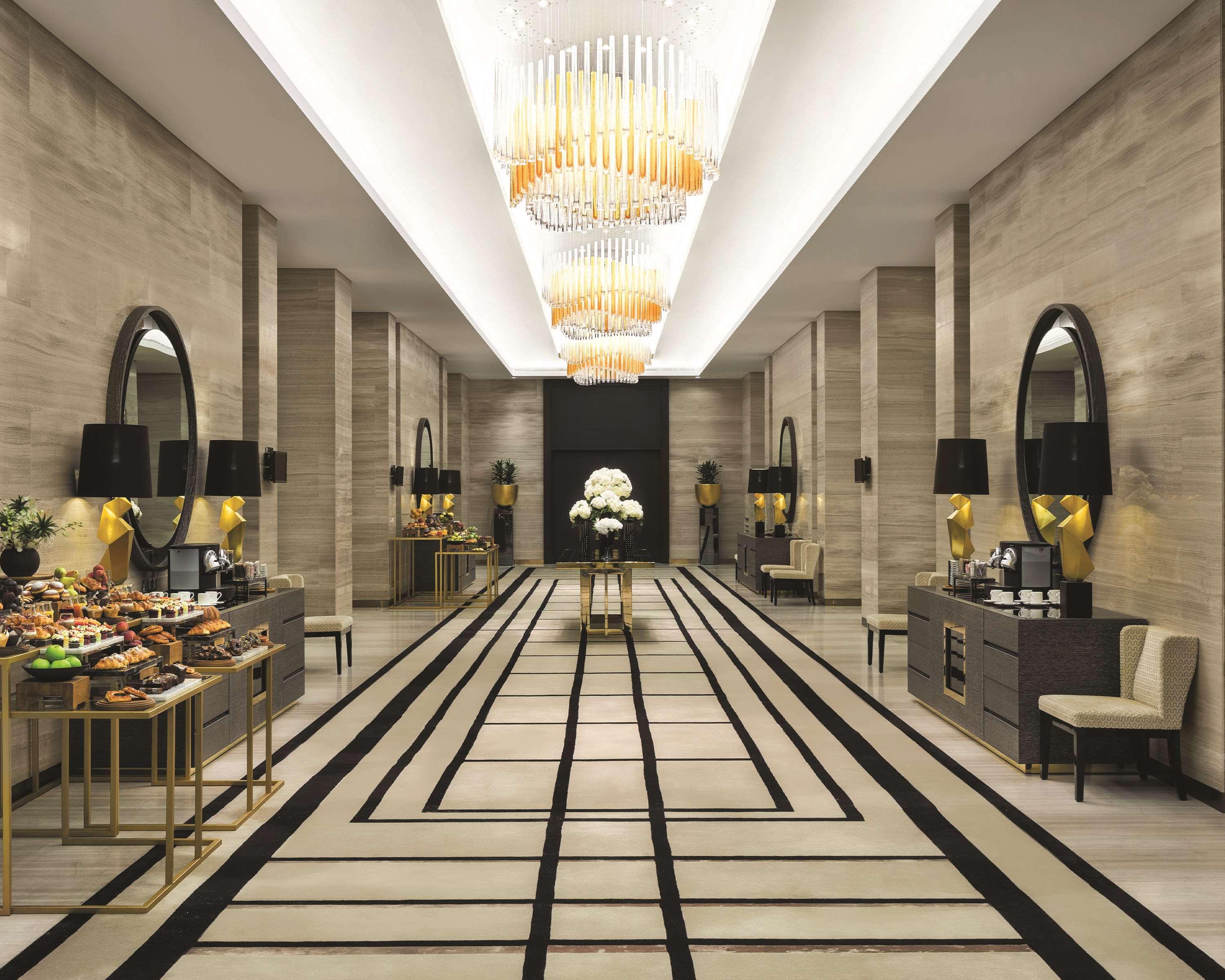 Hyatt Regency Al Kout Mall Kuwait City Exterior foto The lobby of the hotel