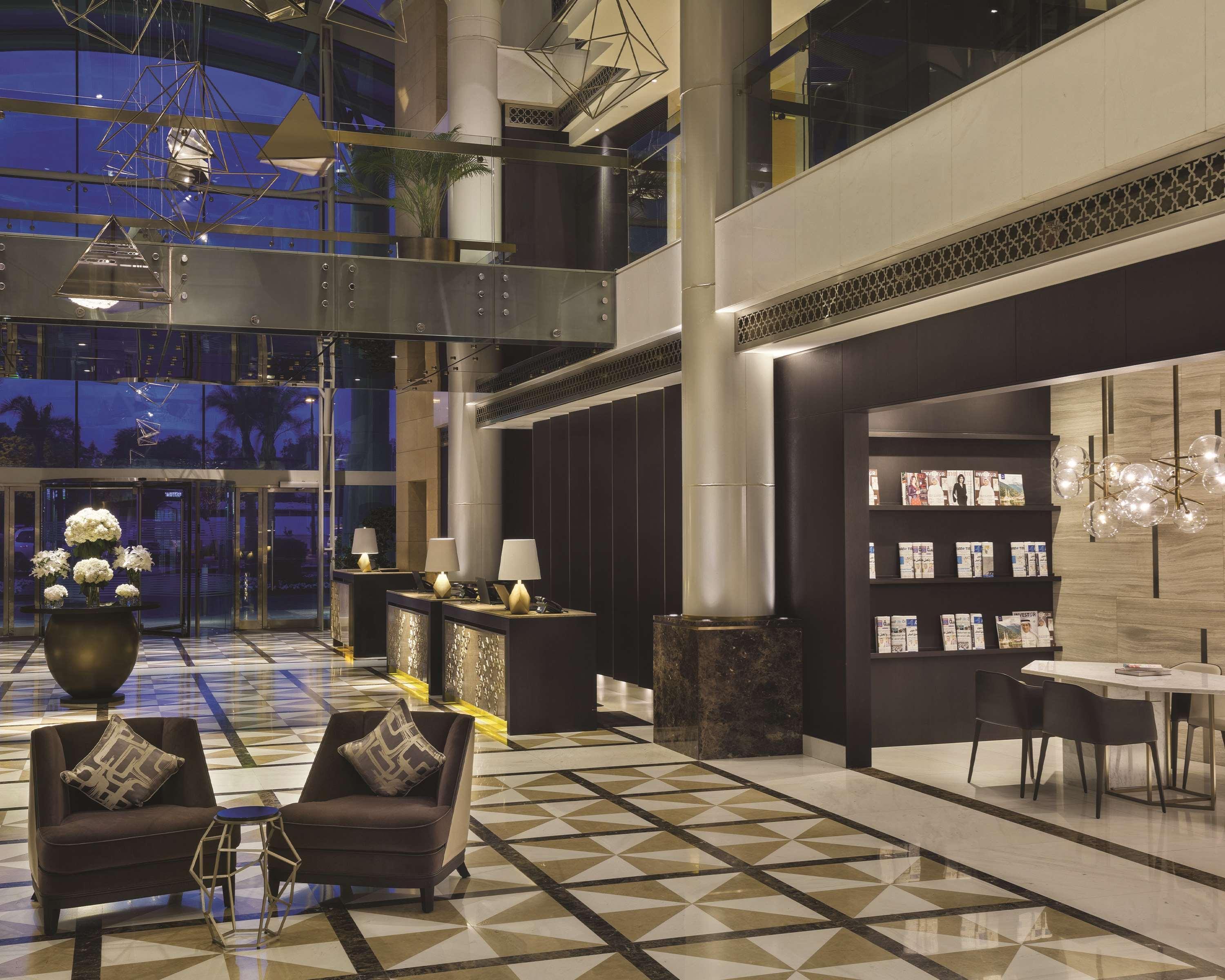 Hyatt Regency Al Kout Mall Kuwait City Exterior foto Lobby