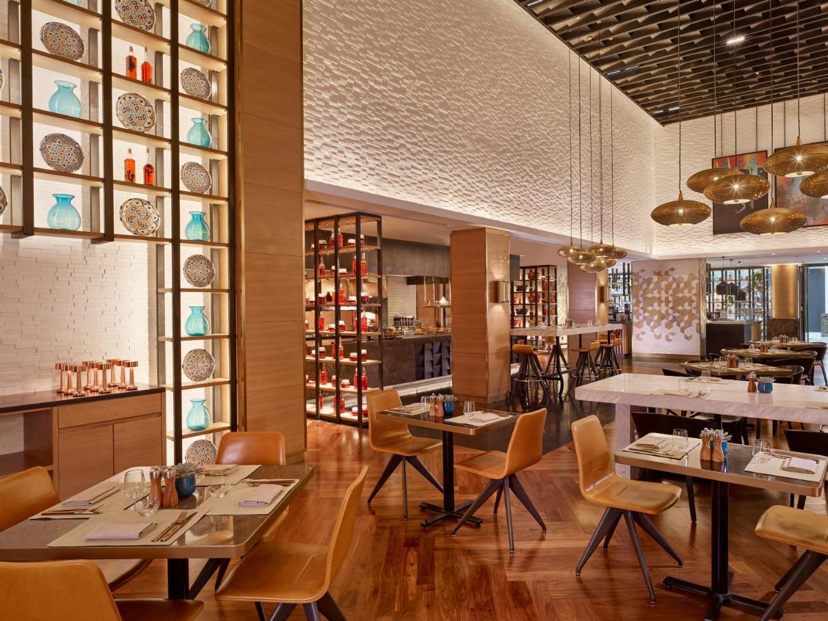 Hyatt Regency Al Kout Mall Kuwait City Exterior foto The restaurant