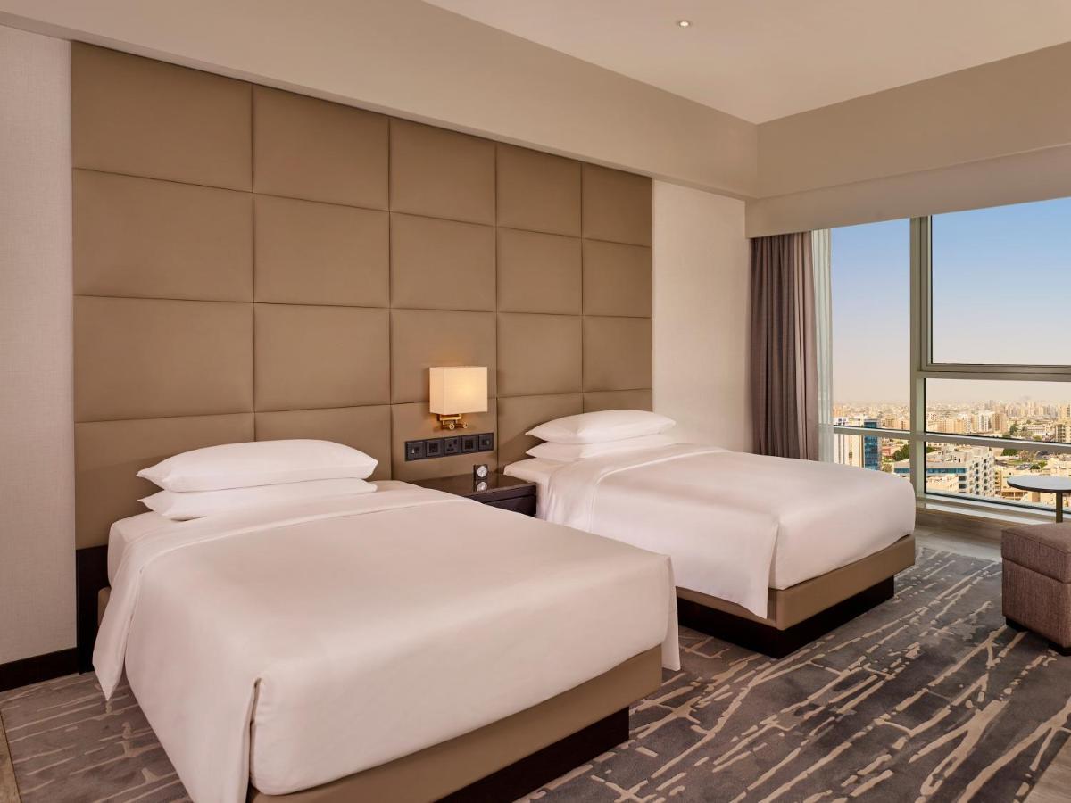 Hyatt Regency Al Kout Mall Kuwait City Exterior foto Deluxe Room