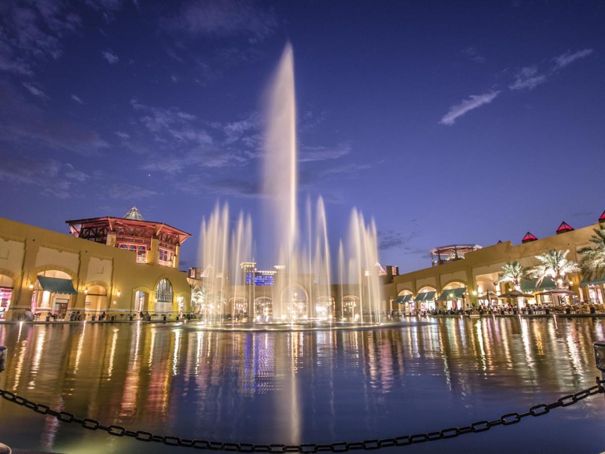 Hyatt Regency Al Kout Mall Kuwait City Exterior foto Fountains at The Avenues Kuwait