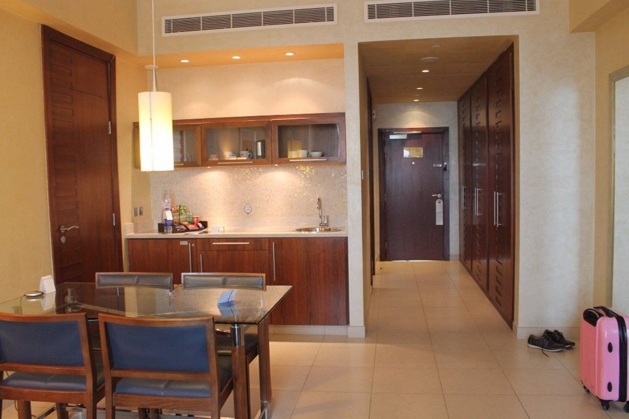 Hyatt Regency Al Kout Mall Kuwait City Exterior foto A kitchen in a hotel suite