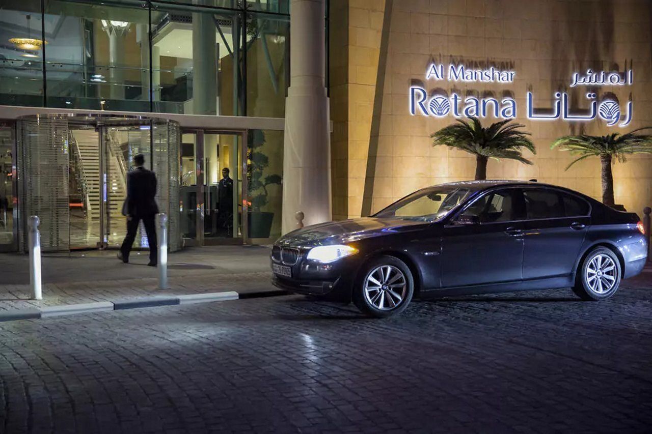 Hyatt Regency Al Kout Mall Kuwait City Exterior foto Entrance of the hotel